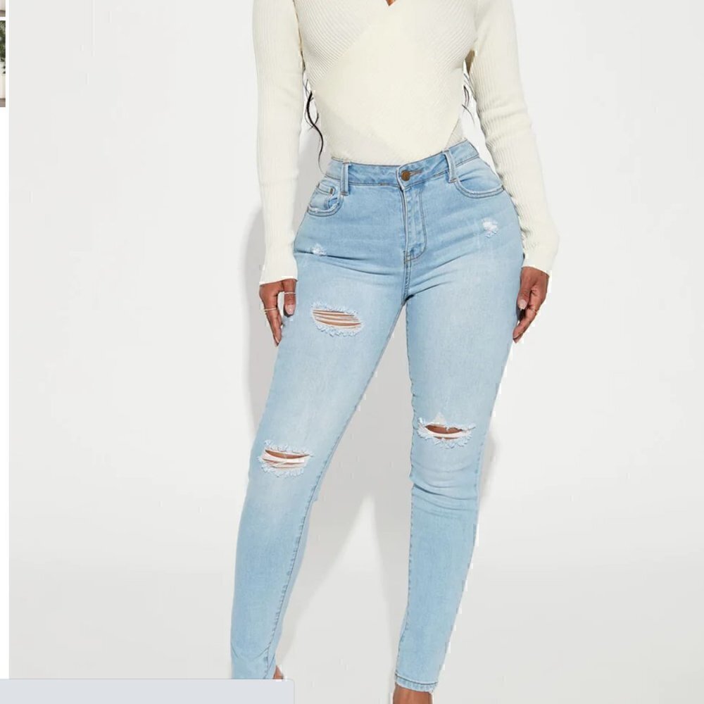 #94 NWT Fashion Nova Hannah High Rise Jeans - Light Blue Wash